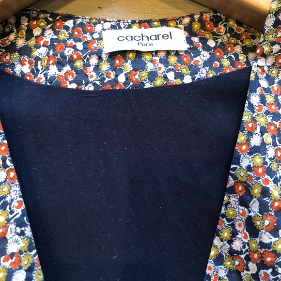 Very feminine and soft floral mid length ( above knee). - Picture 7 of 8